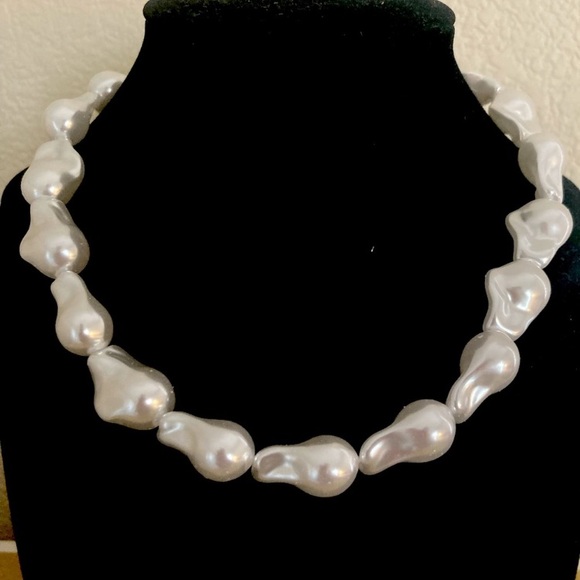 Jewelry - 🌟 Baroque Pearl Necklace